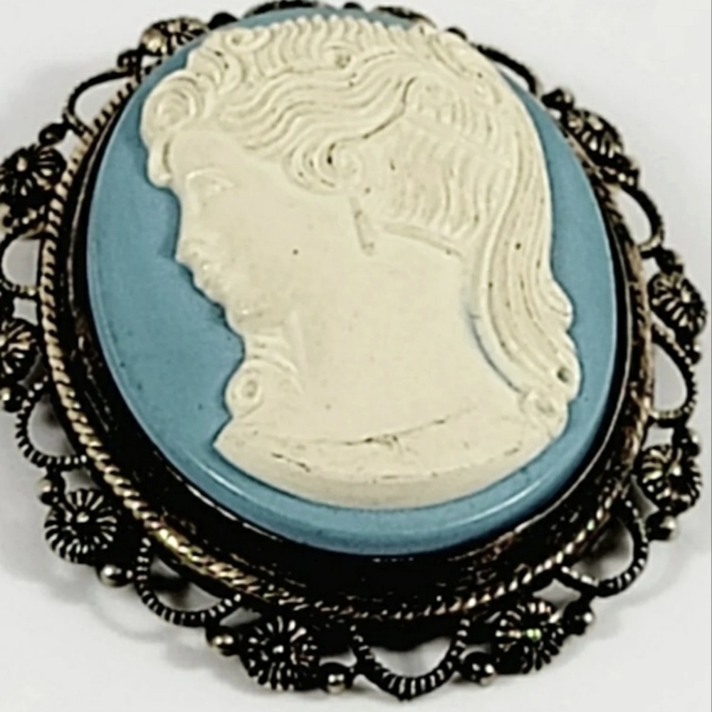 Vintage WELLS Sterling Blue & Ivory Cameo Brooch